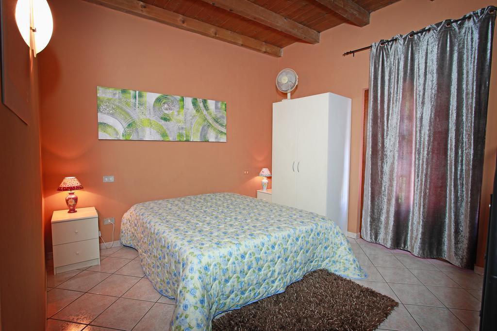 Agriturismo Licensì Del Bresà Villa Monzambano Camera foto